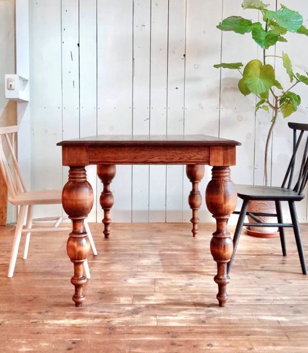 特注ろくろ脚のアンティーク調ターンドレッグダイニングテーブルW1400