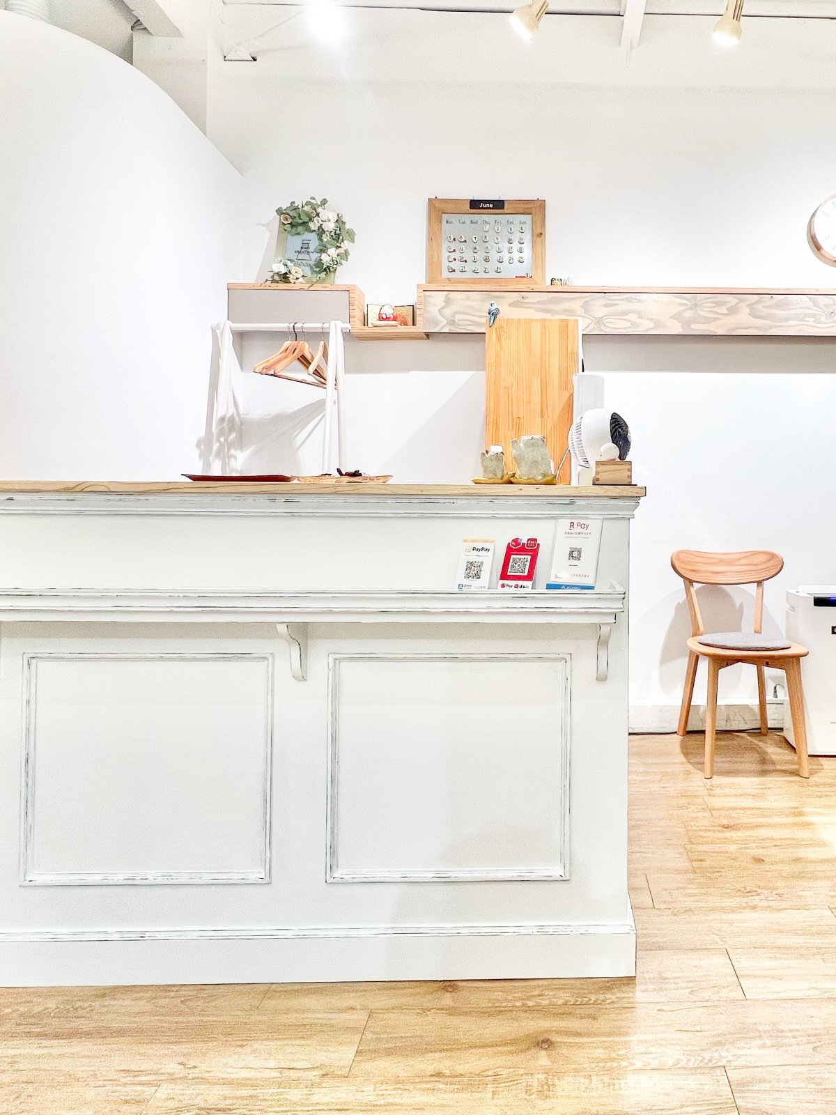 美容室やエステサロン向けL字型レジカウンターアンティークホワイト