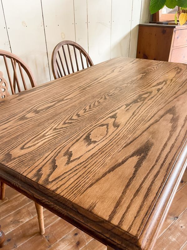 総レッドオーク無垢材のターンドレッグダイニングテーブル英国