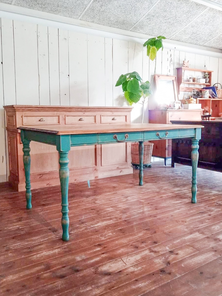 オールドパインろくろ足ダイニングテーブルのオーダーメイド実例W1400