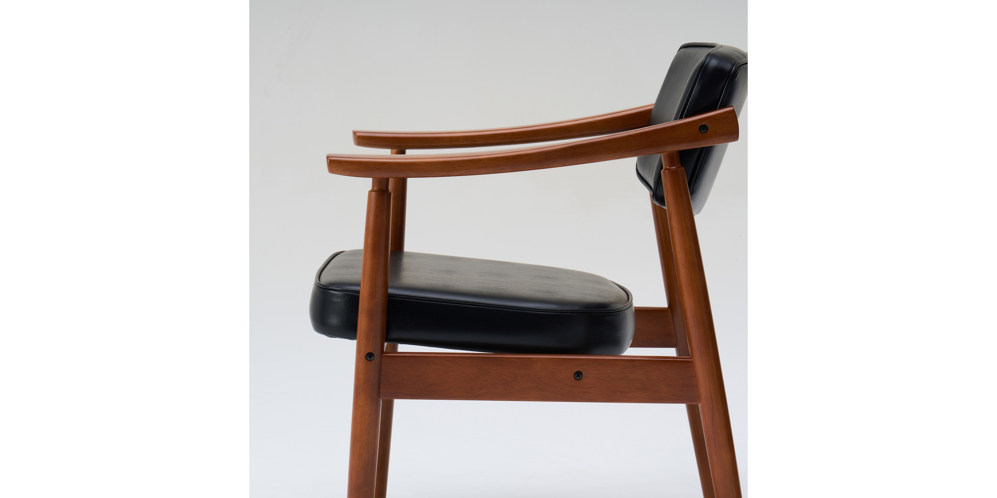 カリモク60 Dチェア・スタンダードブラック | D&DEPARTMENT