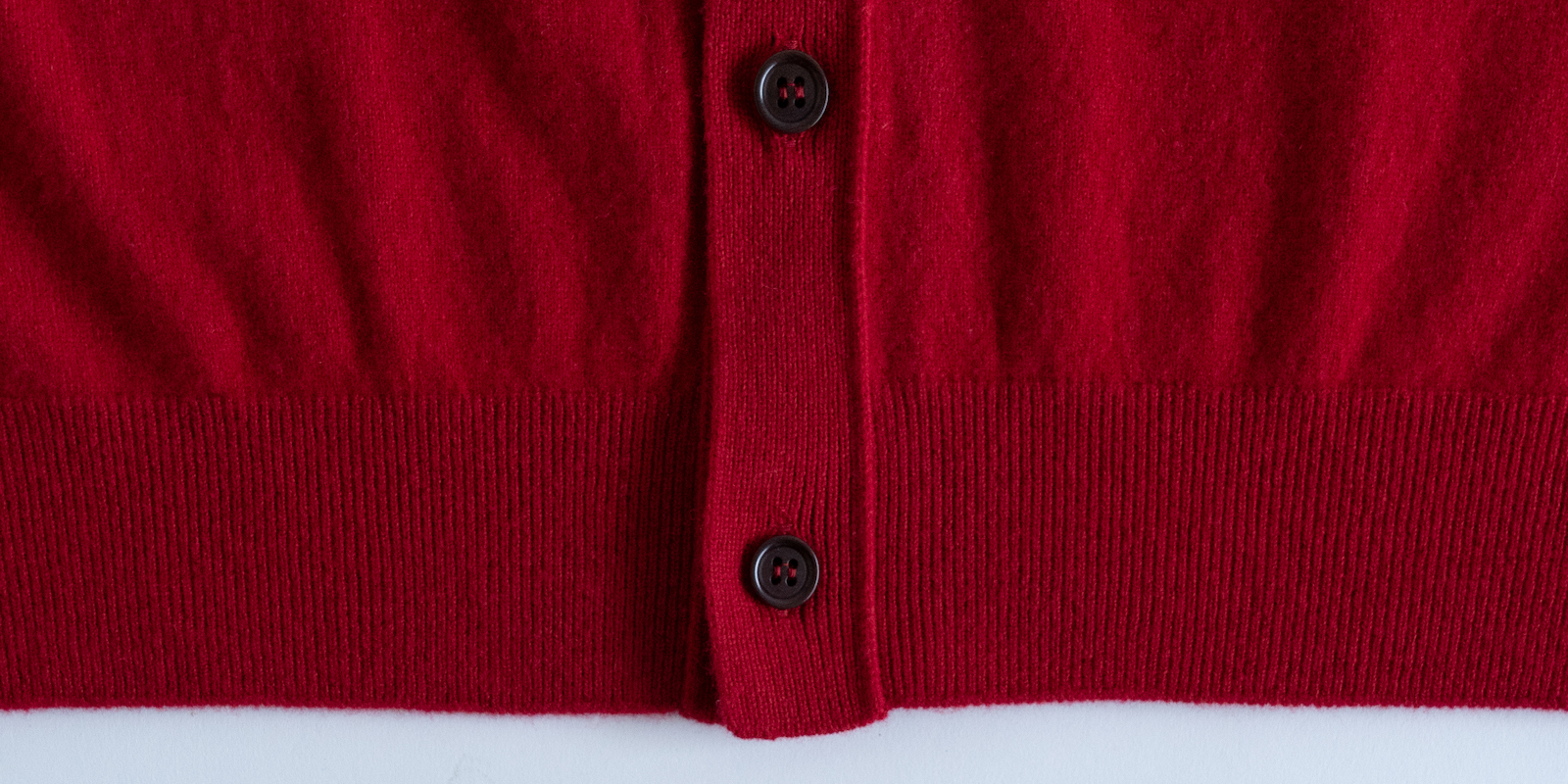 d WEAR クルーネック ウールカーディガン・レッド・S | D&DEPARTMENT