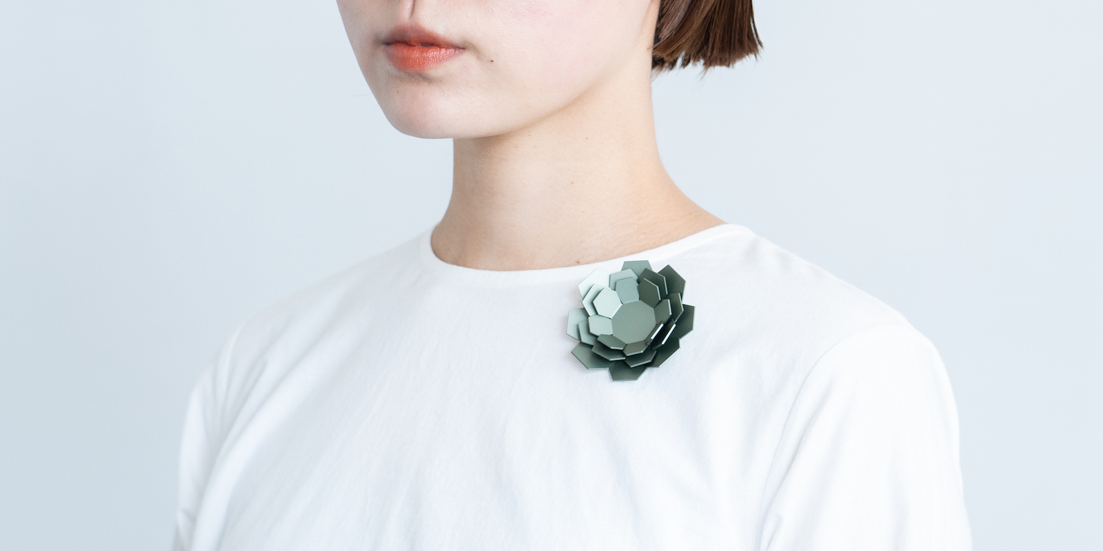 TE ブローチ・HANA アルマイトシャンパンゴールド | D&DEPARTMENT