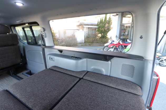 ESサイドテーブル：日産 NV350キャラバン【製品紹介】｜トランポ