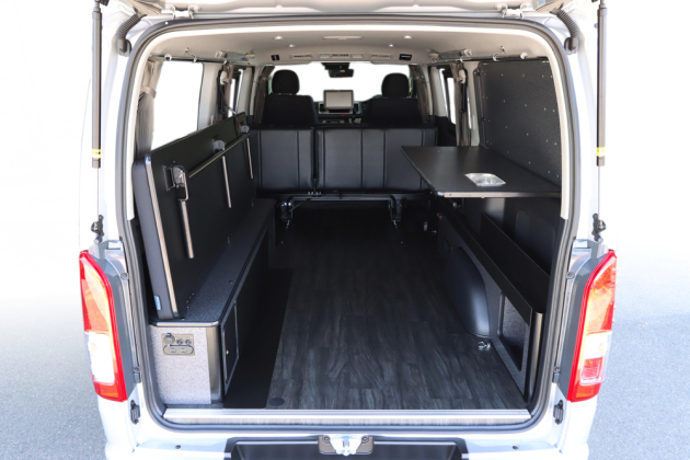 標準ボディを8ナンバーで登録！バイク仕様の200系ハイエース｜トランポ