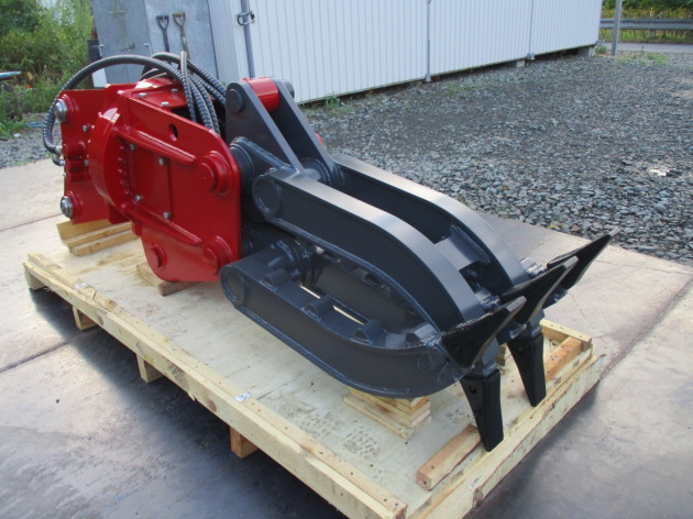 コベルコ建機SK135SR-5用に油圧式フォークグラップルFFS120納品｜建設