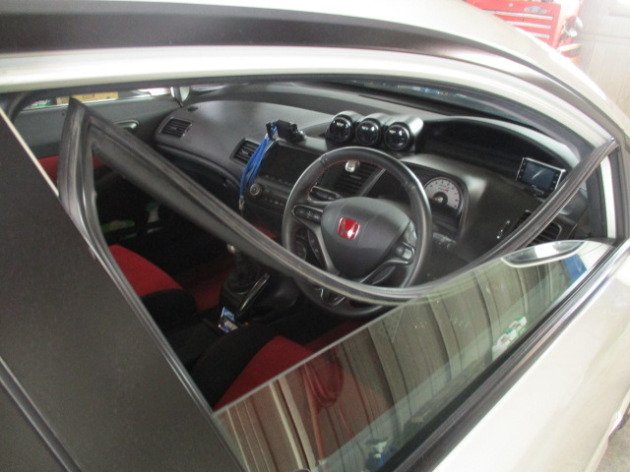 FD2シビックに無限ドアバイザーを取り付け！｜交通事故修理／キズ