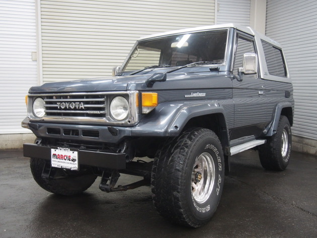 ランクル70ミドル ZXワイド FRPトップ リフトアップ が入庫になりまし