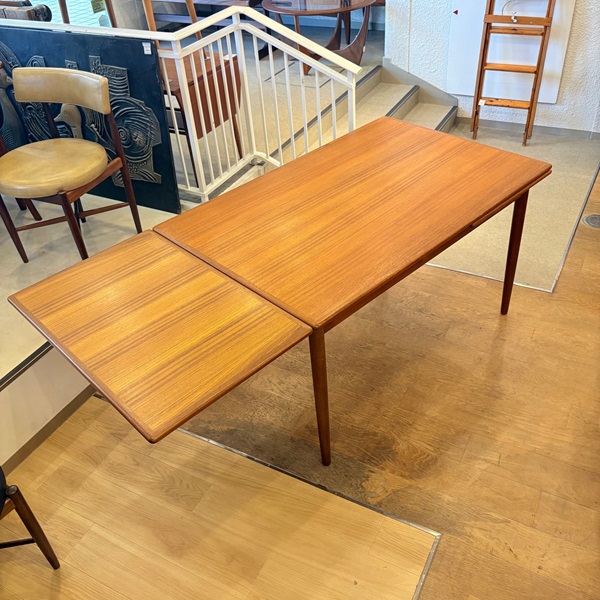 デンマークの伸長式テーブル - DOUBLEDAY ダブルデイ｜ライフスタイル