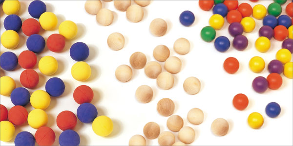 みんなで遊ぶボールと球・童具館