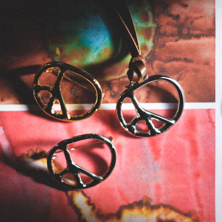 Vol.5041【Needles：Peace Pendant & Brooch】｜AUBERGE・Needles