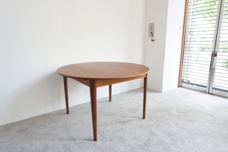 Teak Round Dining Table / チーク ラウンドダイニングテーブル