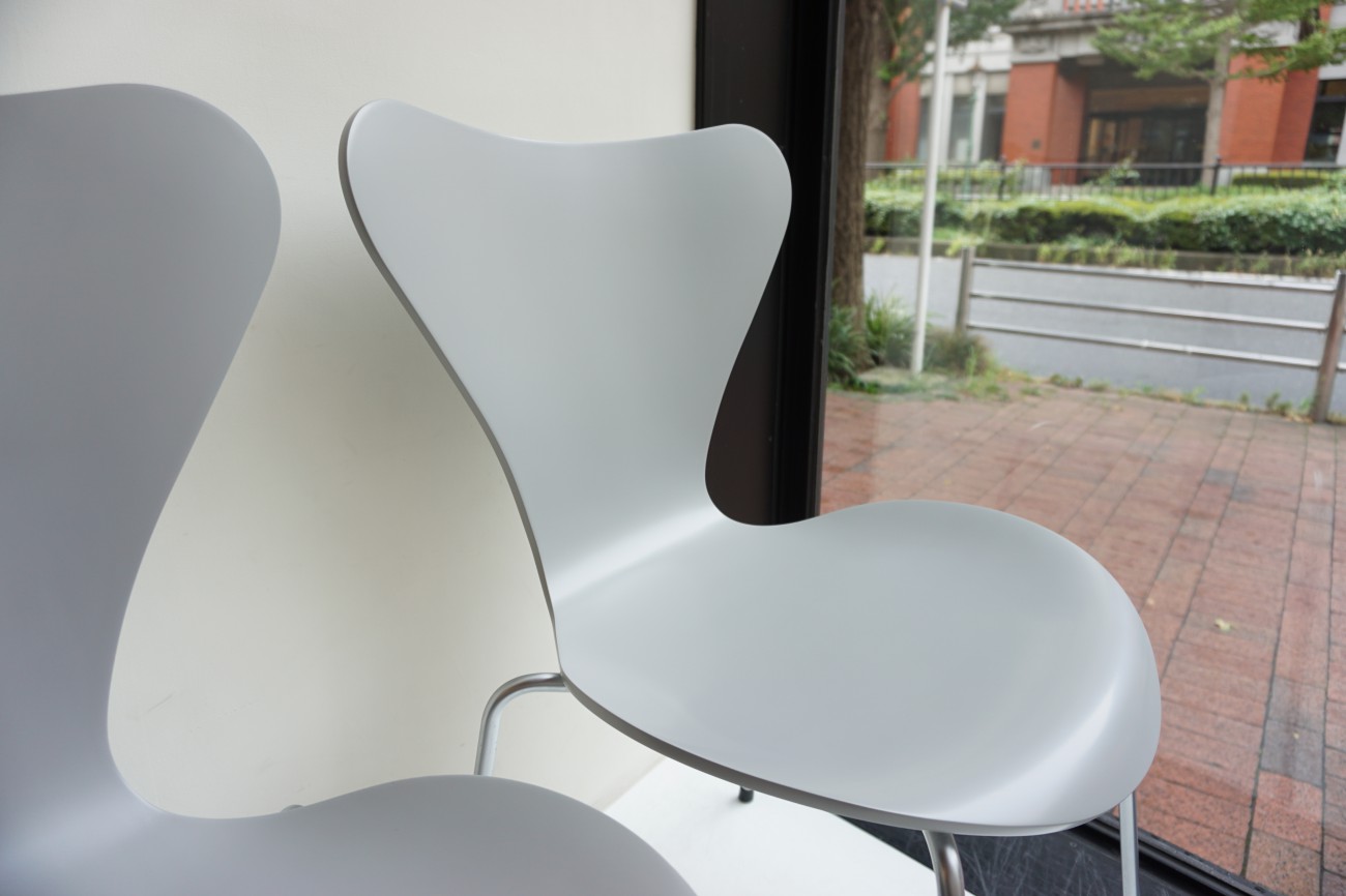 フリッツハンセンのセブンチェアの再仕上げ（グレー）・再接着のご依頼