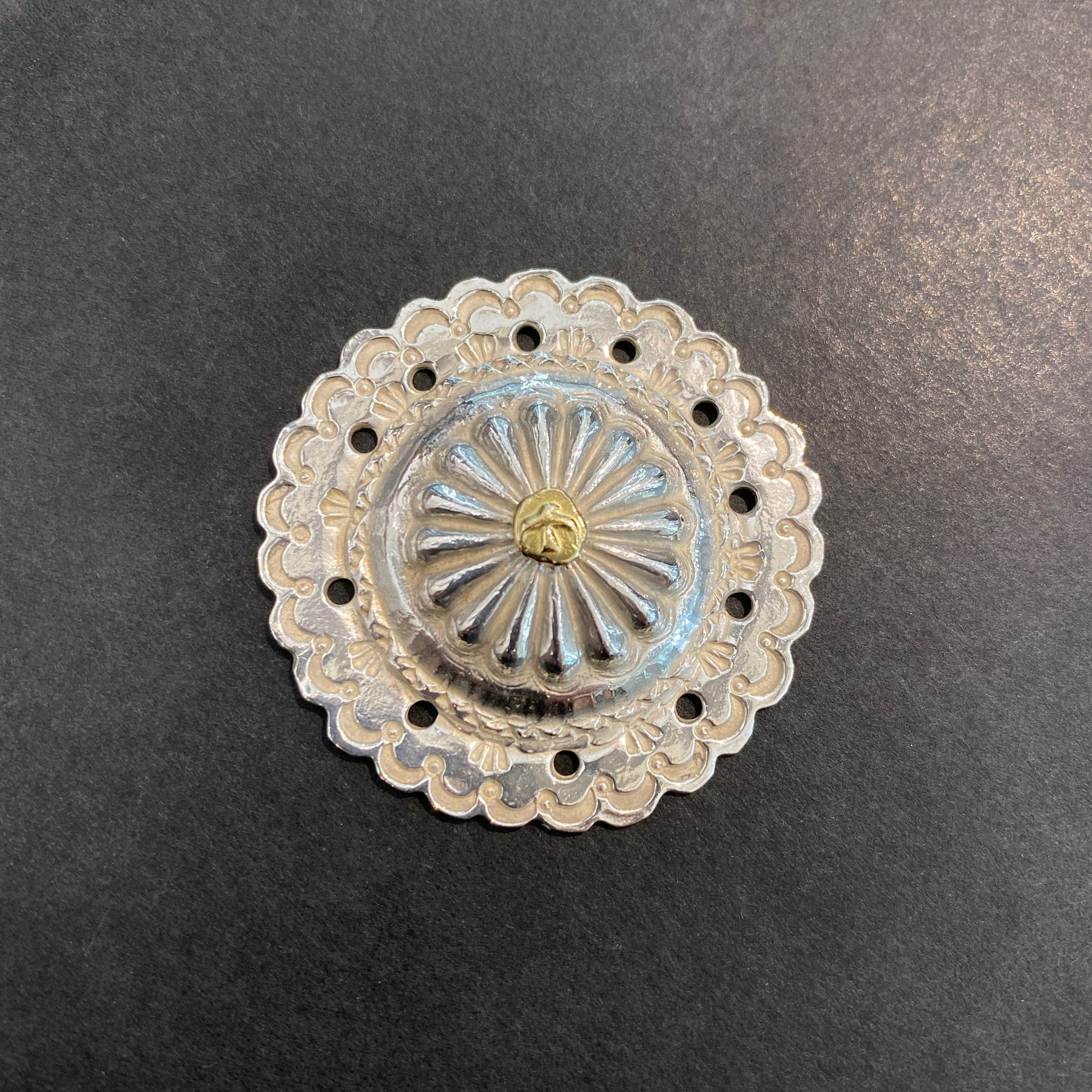 ゴローズ goro's [美品][OLD]K18付フラワーコンチョ(大)※メタル小※歪