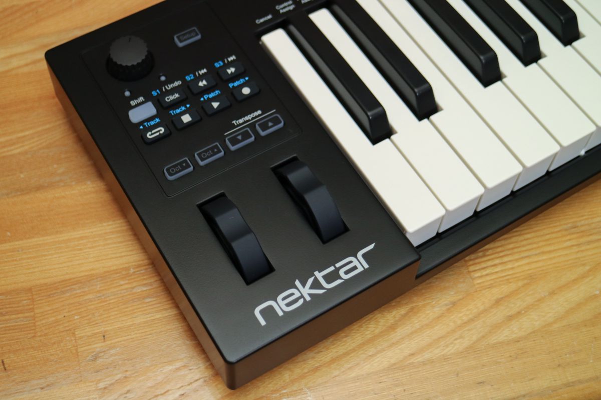 Nektar Technology Impact GX61を購入！コンパクトで格好いいMIDI