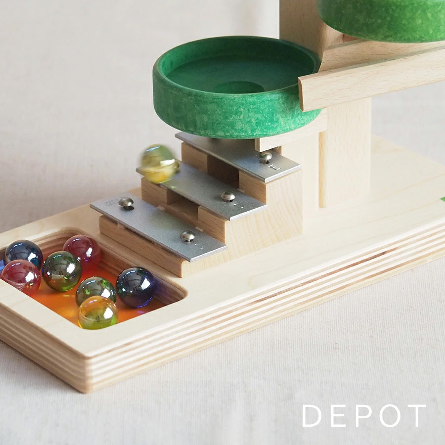 トレイクーゲルタワー・レインボー】BECK社 木のおもちゃ 玉転がし