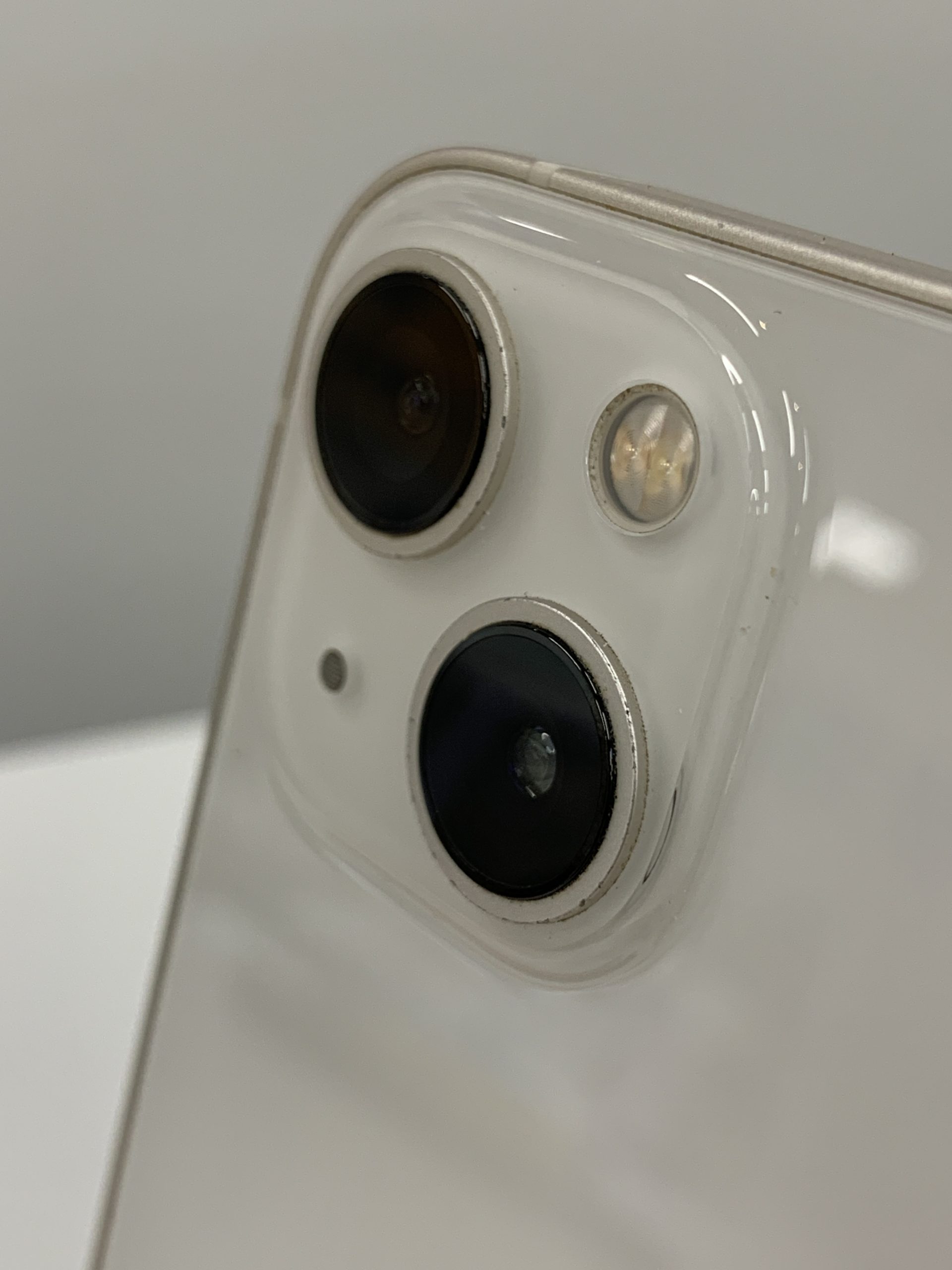 iPhone13-(128GB)カメラ周りキズあり。No.0154