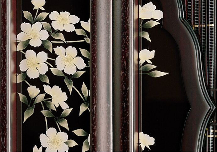 50-18 やすらぎ 蒔絵 彫 山吹 紫檀系 彫欄間 | 仏壇 | 商品一覧 | 愛知