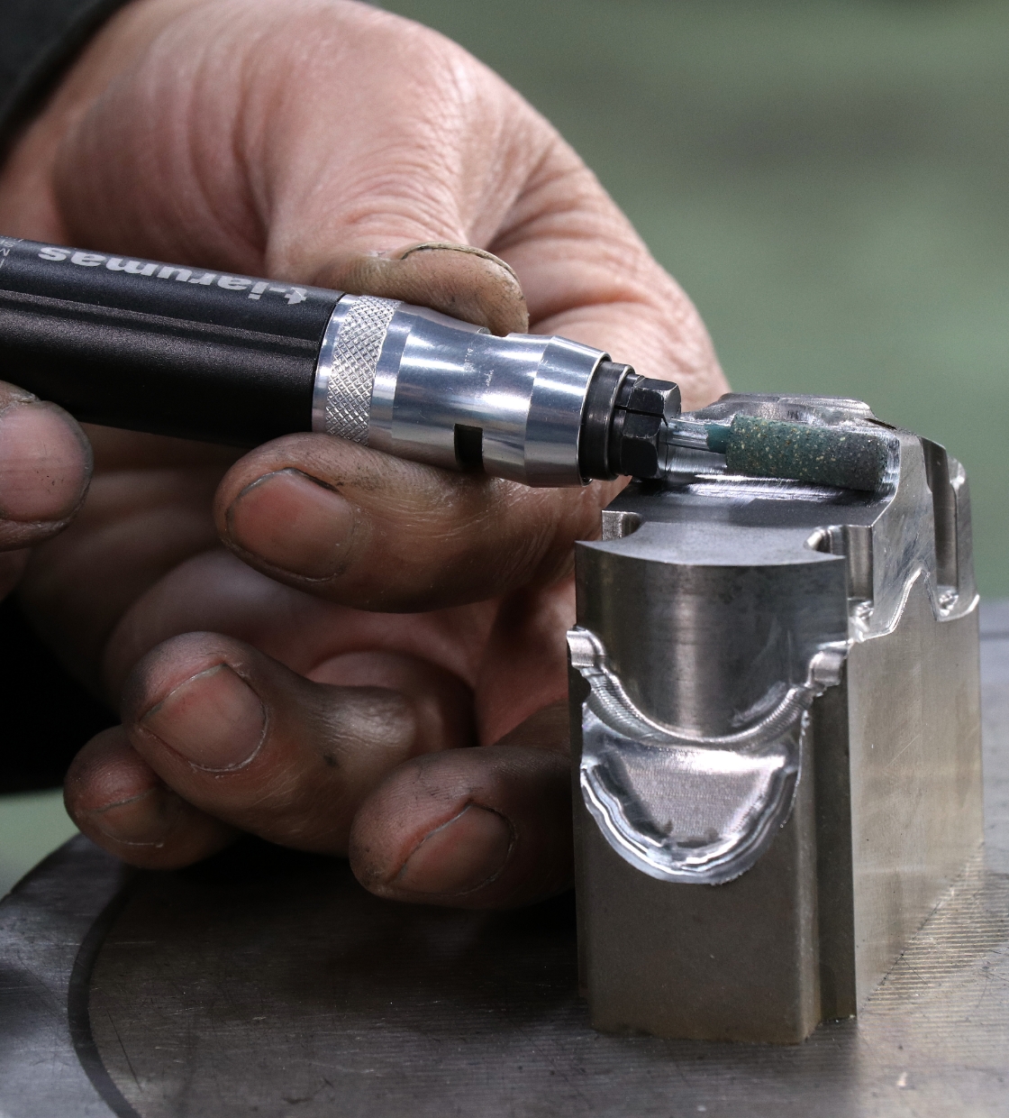 ゴム砥石「ダイワラビン」の専門メーカー｜ダイワラビン株式会社