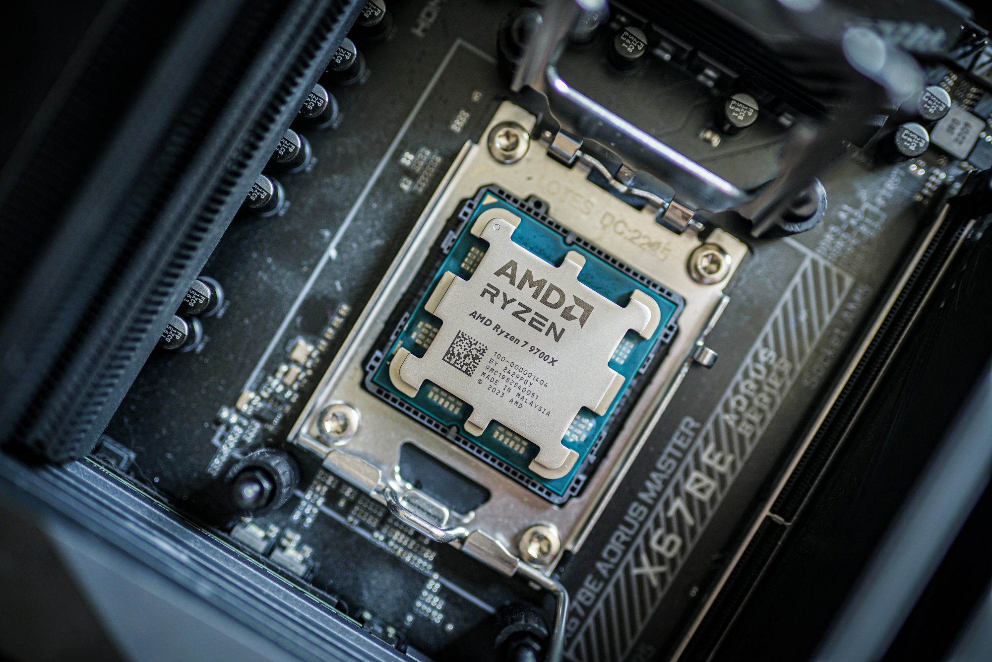 AMD Ryzen 5 9600X and Ryzen 7 9700X review: an odd start to an