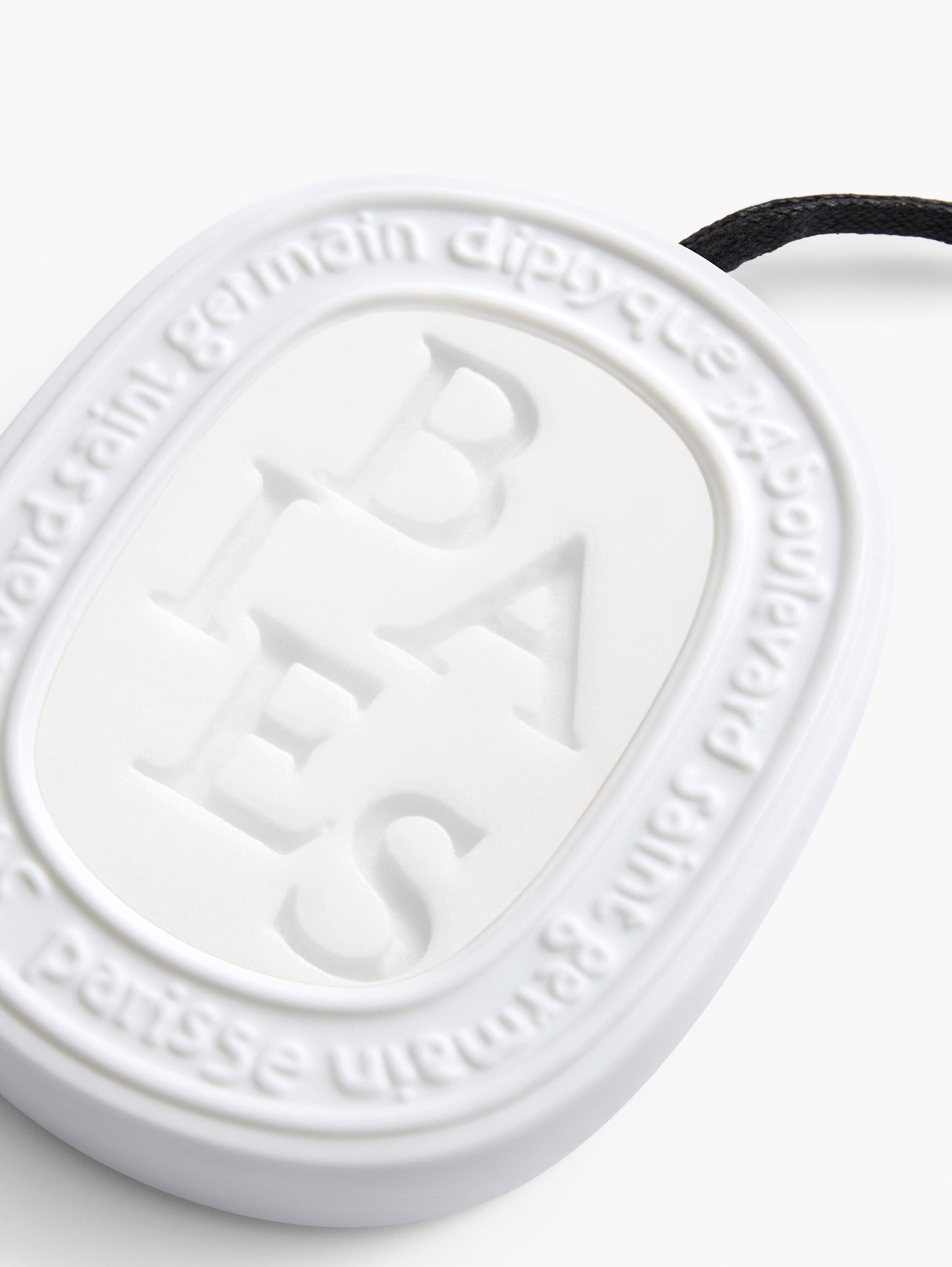 Baies（べ） - 香りのオーバル | Diptyque Paris