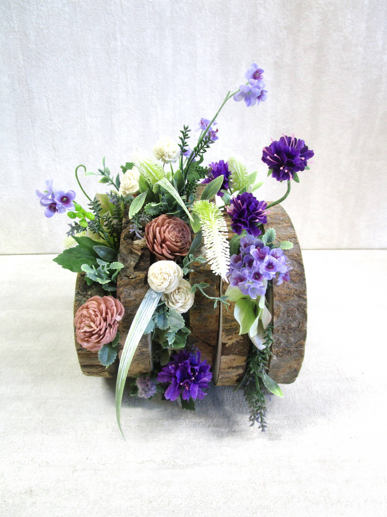 丸太ベースのアレンジメント｜横浜ディスプレイミュージアム