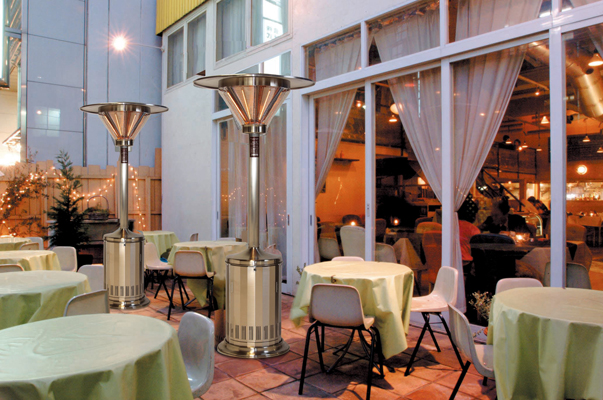 屋外用電気ストーブ パラソルヒーター | 店舗・展示会でのディスプレイ