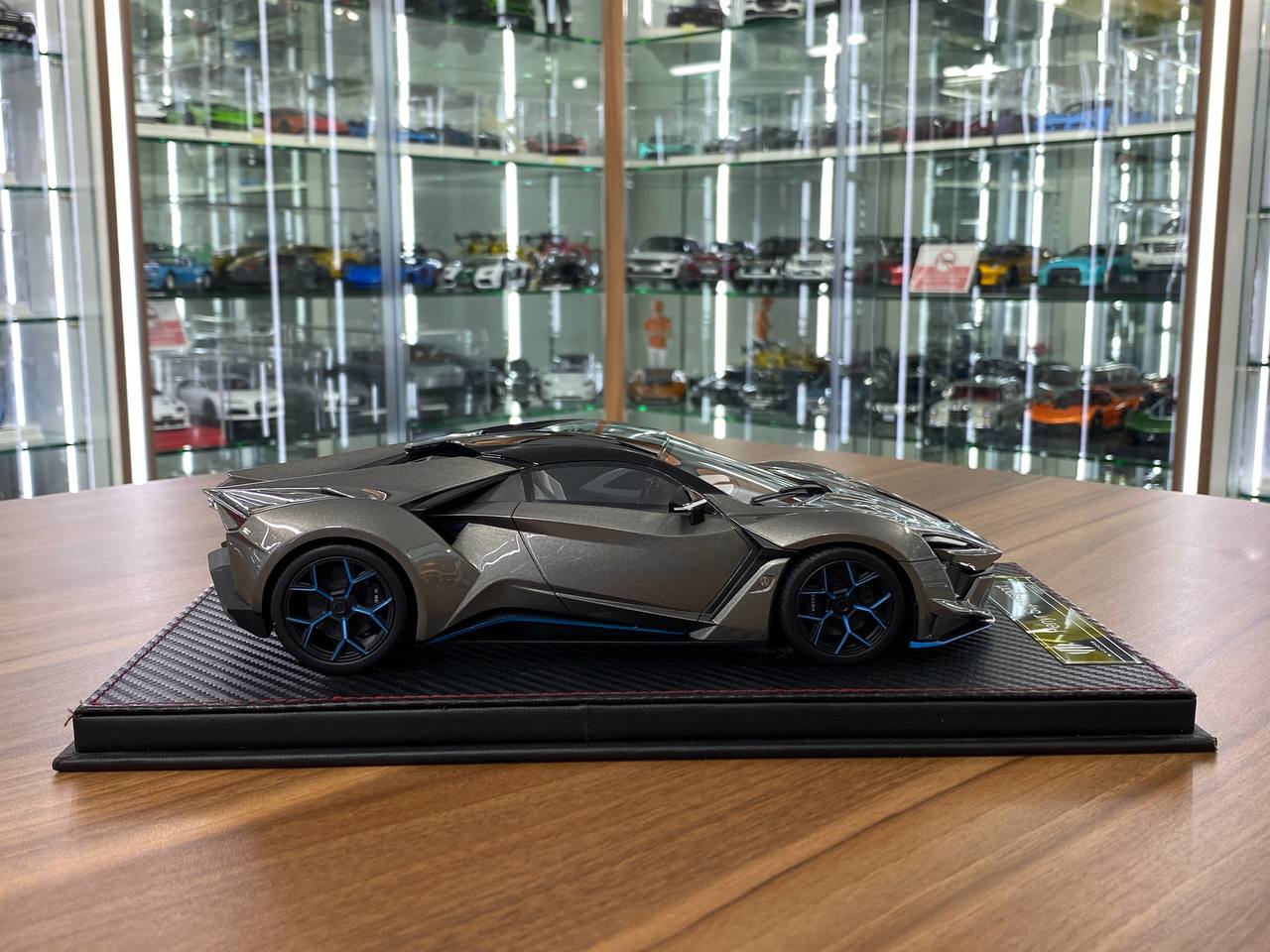 1/18 Resin W Motors Fenyr SuperSport with Grey Limited Edition