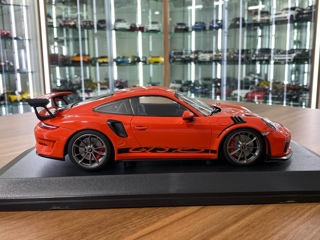 1:18 Diecast Porsche 911 GT3 RS 2019|Minichamps (Orange/Silver