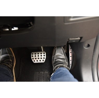 世界初！マツダ CX-5 KE型専用の右足フットレスト付きトリムカバー