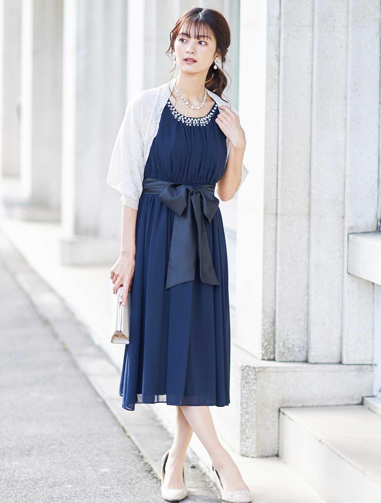 M/L】襟パールギャザーミディ丈ドレス（ネイビー）DPSET0266のレンタル