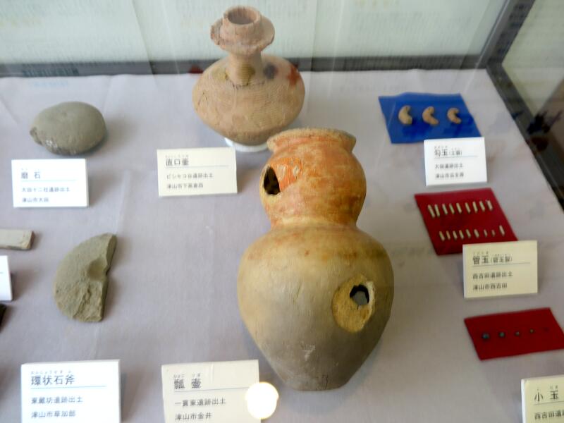 須恵器小壺　古墳時代　塩笥茶碗　考古発掘品　古美術　古代の器　土器　花呼ぶ器 須恵器 装飾付脚付壺 文化遺産オンライン
