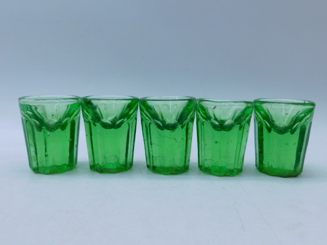 剣先コップ 厚底 戦前 希少 ガラス コップ ウランガラス買取させて