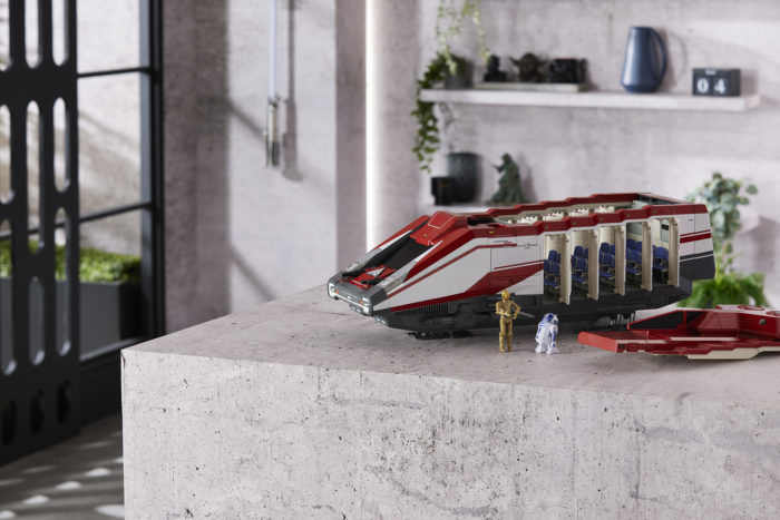 Starspeeder 1000 Playset coming to The Disney Store May the 4th