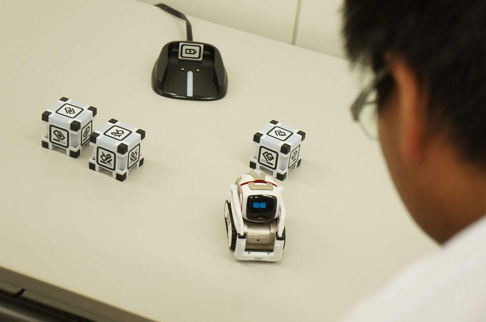 試用レポート タカラトミー コズモ COZMO 家電と暮らしのエディオ ン