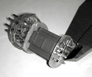 Mullard ECC83 (12AX7) Reissue vs Original – A Physical Comparison