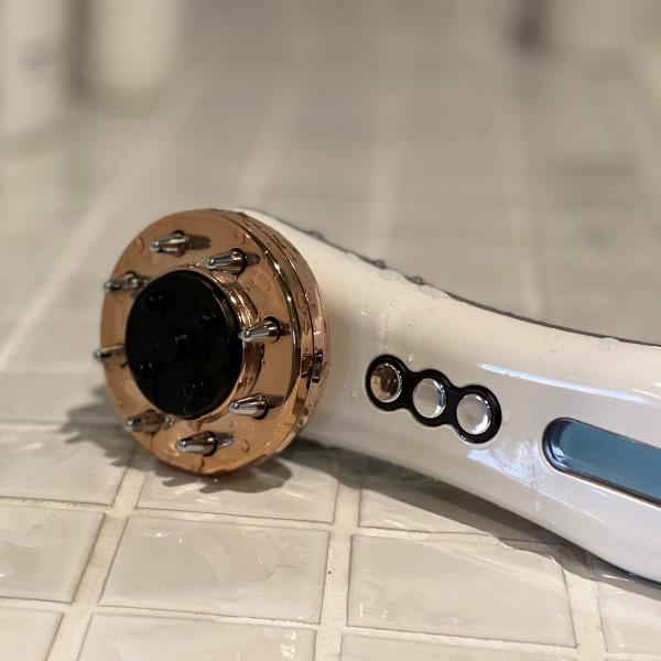 ヘッドスパ美顔器「Esthead(エステッド)」|美顔器・原液美容液のエビス