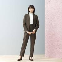 レディースブラウンセットアップスーツ。スーツセレクトミドリ松本