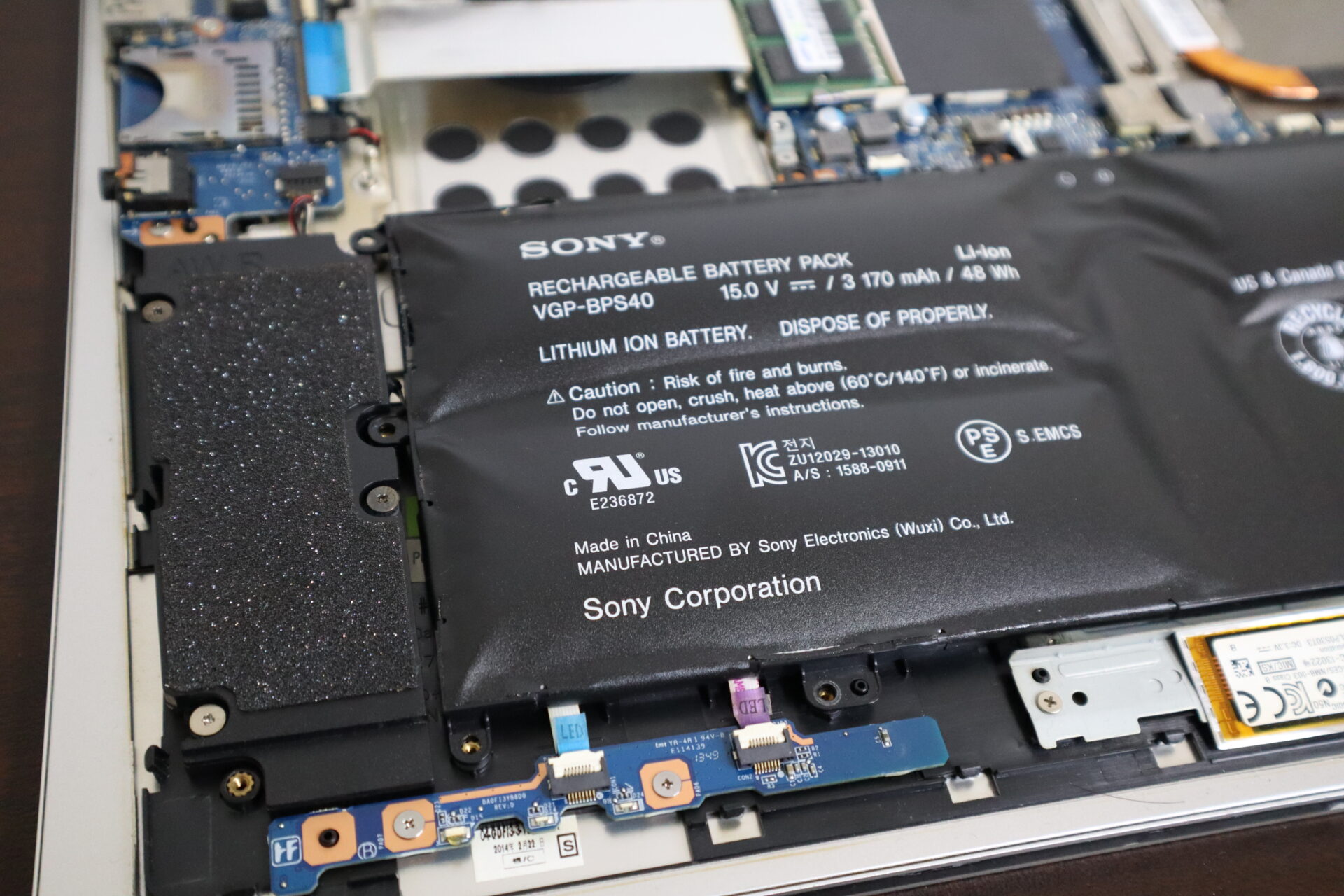 バッテリーが膨張してしまった、SONY製ノートパソコン【SVF15N28EJS