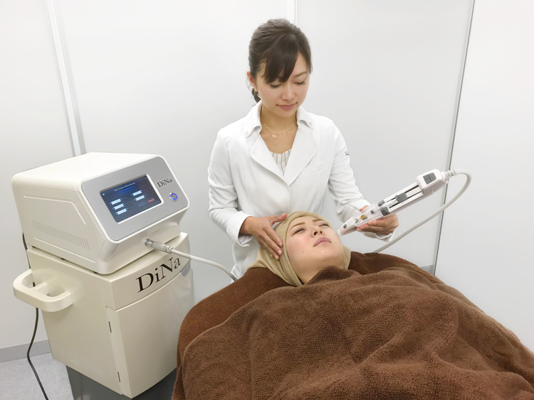 ニードルレスインジェクターで奥まで有用成分を届ける『DiNa』という