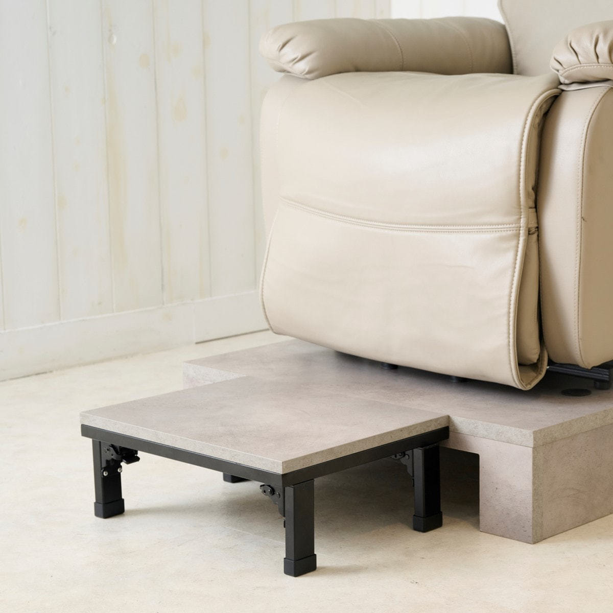 NATURAL Series】リクライニングチェアステージ(木製)モルタル風