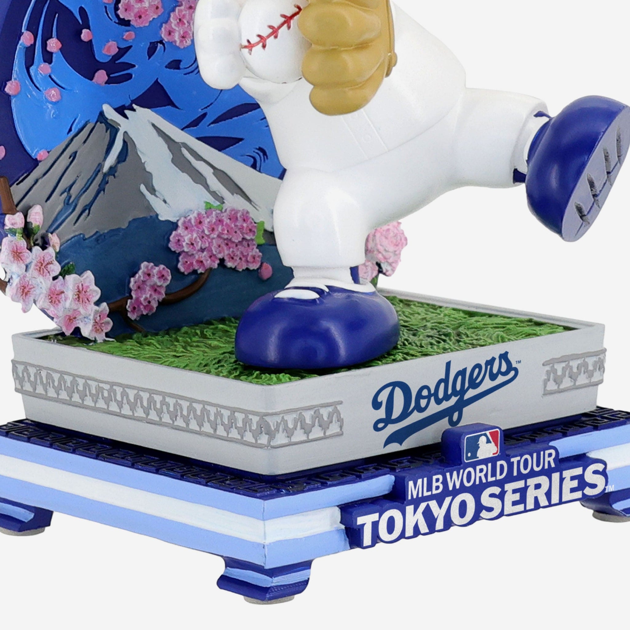 Los Angeles Dodgers Snoopy Peanuts 2025 Tokyo Series Bobblehead FOCO