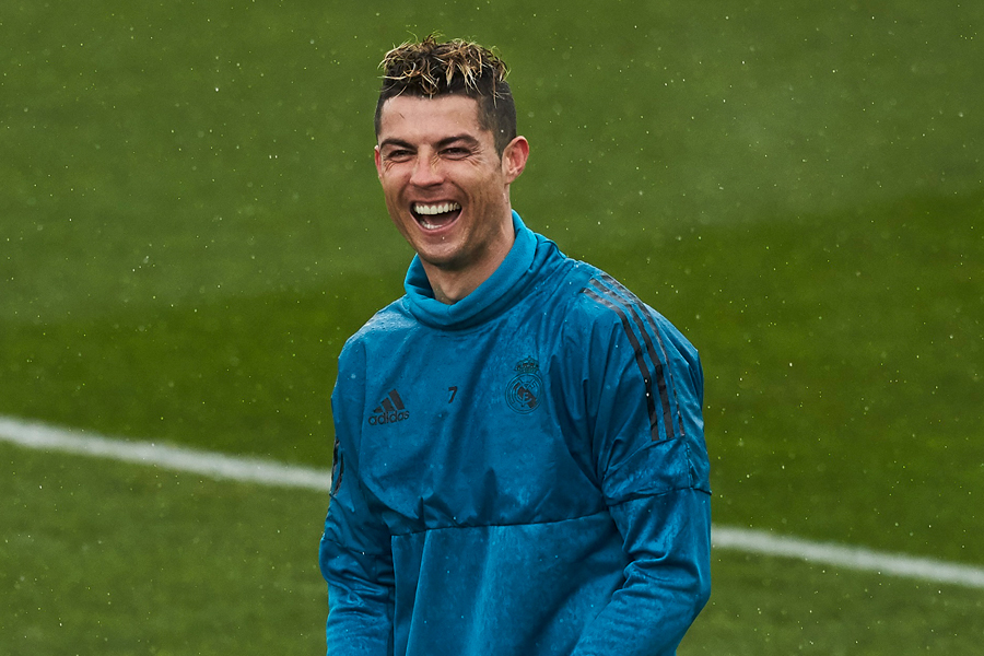 C・ロナウドの「新たなアクロバティック弾」を各国称賛 「完璧