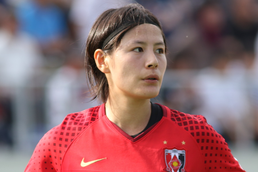 破壊力満点の可憐ポーズ！ なでしこ猶本光、肉体強化の室内バランス