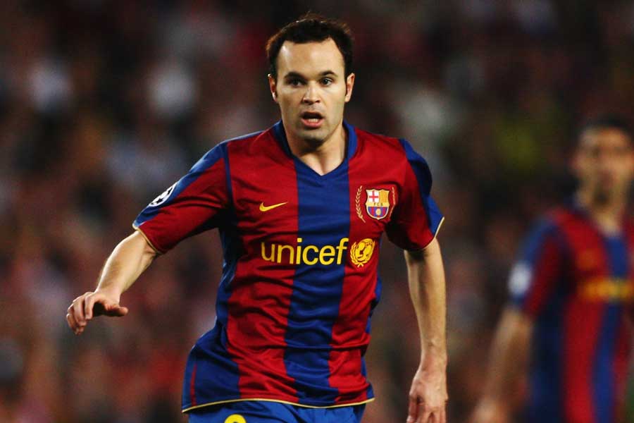 真の魔術師」「天才」 イニエスタ、バルサ時代の