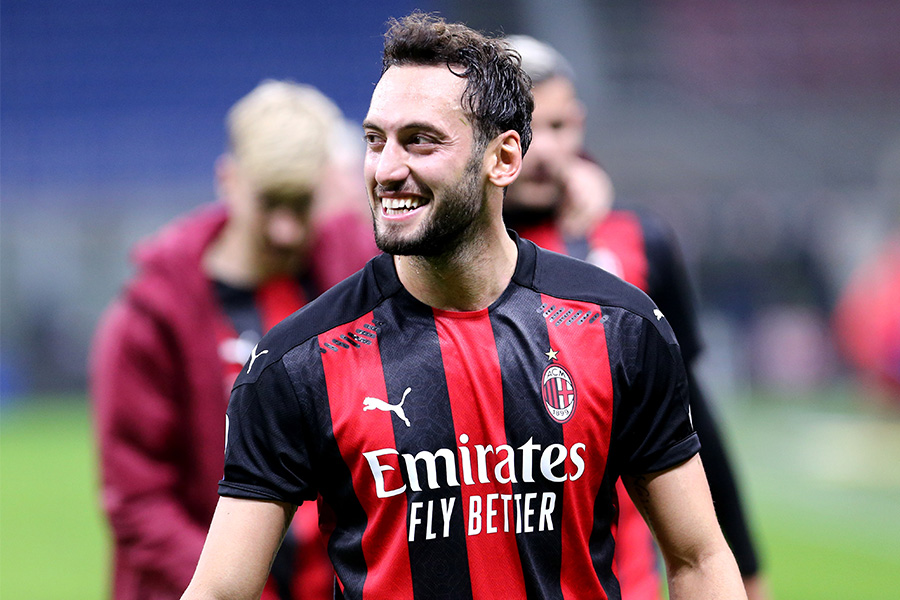 ミラン10番チャルハノール、契約延長を巡り