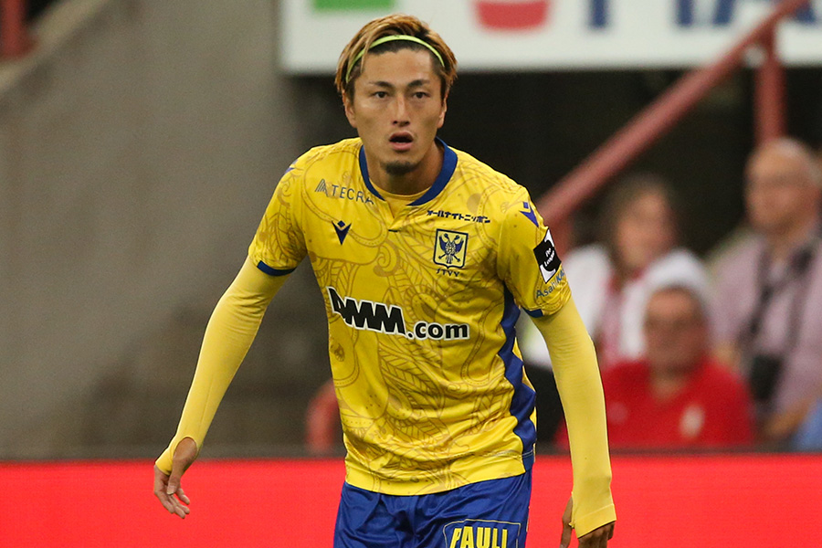 胸熱!!」 鈴木優磨、鹿島40番新ユニフォーム「決め顔」ショットに反響