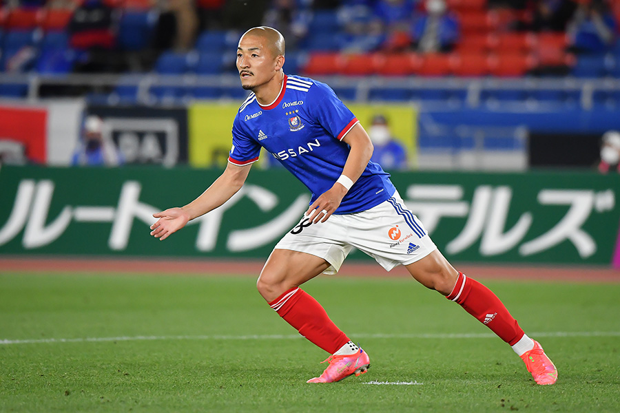 史上最長の靴下」 前田大然、セルティック「背番号38」ユニフォーム姿