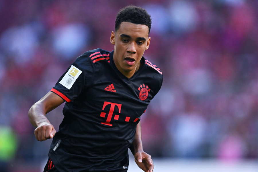 彼は止められない」 バイエルン19歳MF、美技披露で相手DFを翻弄「見