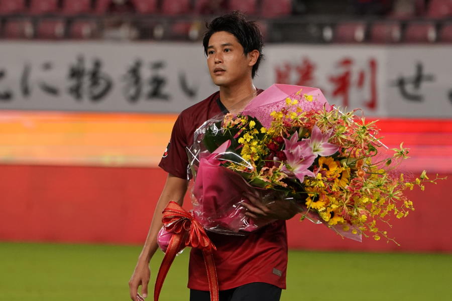 内田篤人、引退会見で「衝撃を受けた選手」を激白 「やっぱり黄金世代